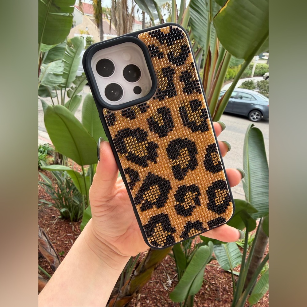 MVMT Jaguar Beaded Case For iPhone 16 pro max